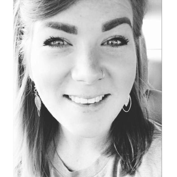 Meet your Posher, Ayla - Picture 1 of 1